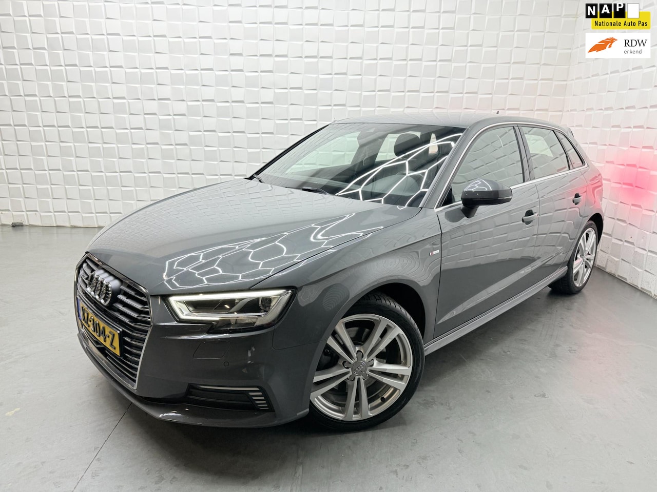 Audi A3 Sportback - 1.4 e-tron S LINE VIRTUAL LEER ACC PDC NAP - AutoWereld.nl