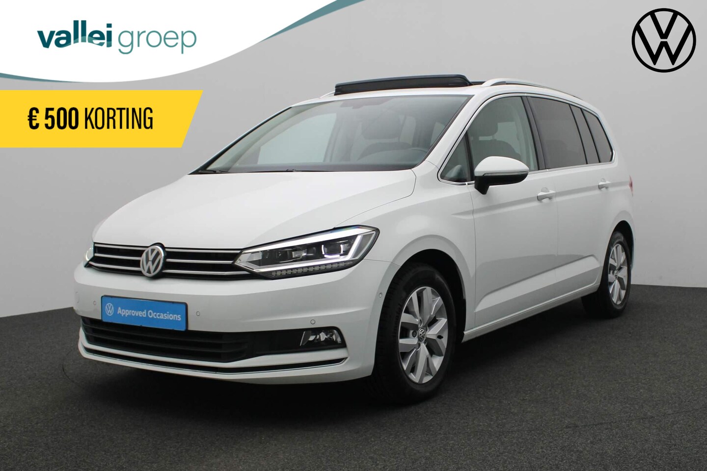 Volkswagen Touran - 1.0 TSI 115PK Highline - Origineel NL | Pano | Trekhaak | Navi Discover Pro | Keyless | Ca - AutoWereld.nl