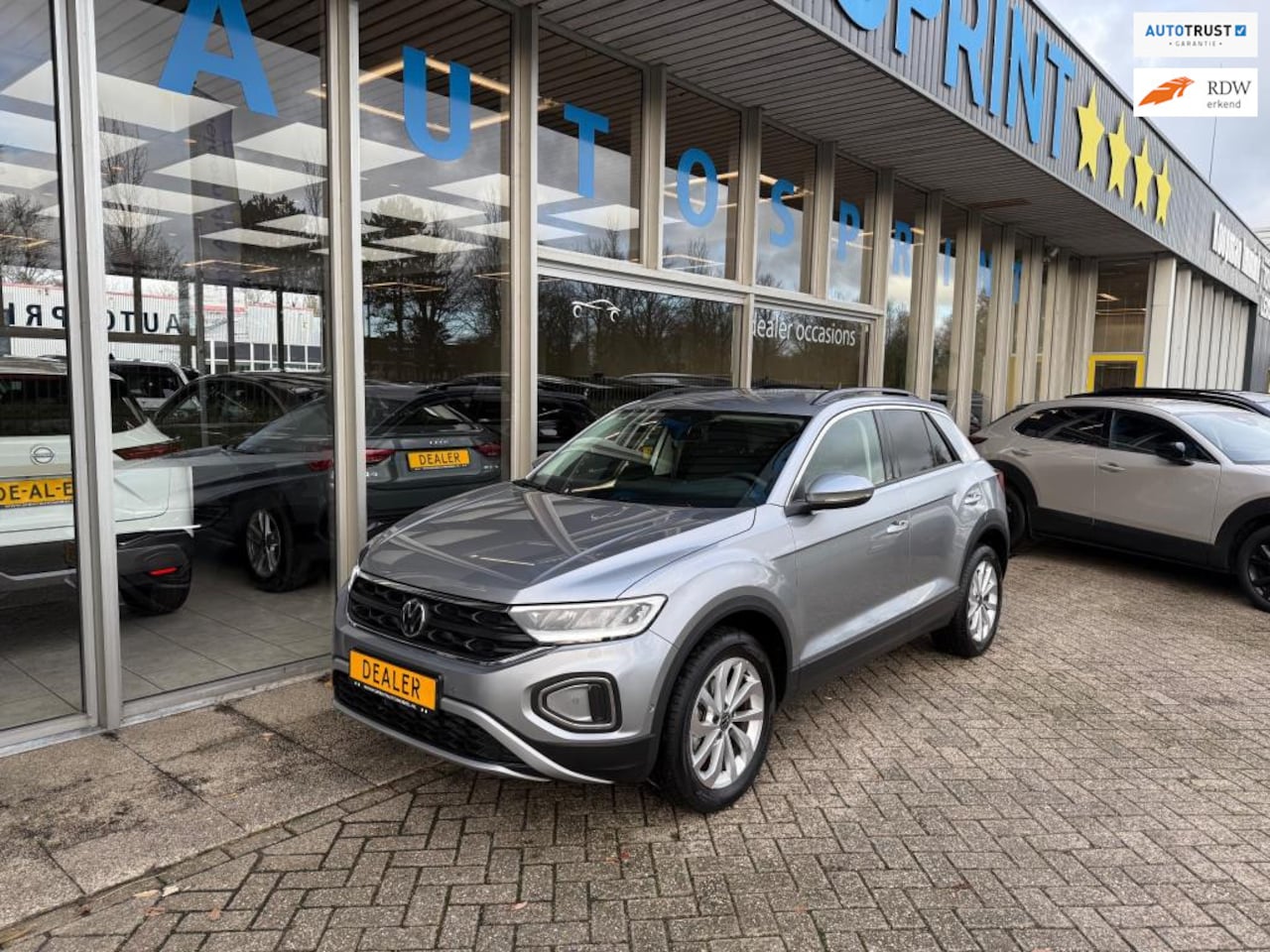 Volkswagen T-Roc - 1.5 TSI Life Edition 150pk / CARPLAY / ACHTERUITRIJCAMERA - AutoWereld.nl