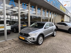 Volkswagen T-Roc - 1.5 TSI Life Edition 150pk / CARPLAY / ACHTERUITRIJCAMERA