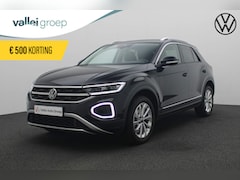 Volkswagen T-Roc - 1.5 TSI 150PK DSG Style | Trekhaak | Navi | Full LED | Parkeersensoren voor/achter | 17 in