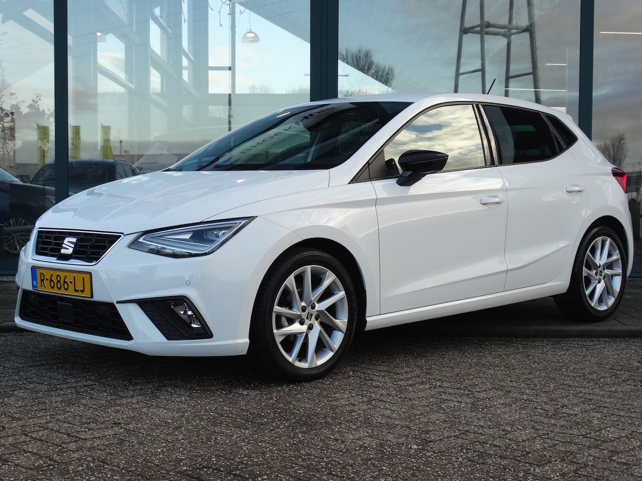 Seat Ibiza - 1.0 EcoTSI 95PK FR | Parkeersensoren | Climate Control | Apple Carplay/Android Auto | - AutoWereld.nl