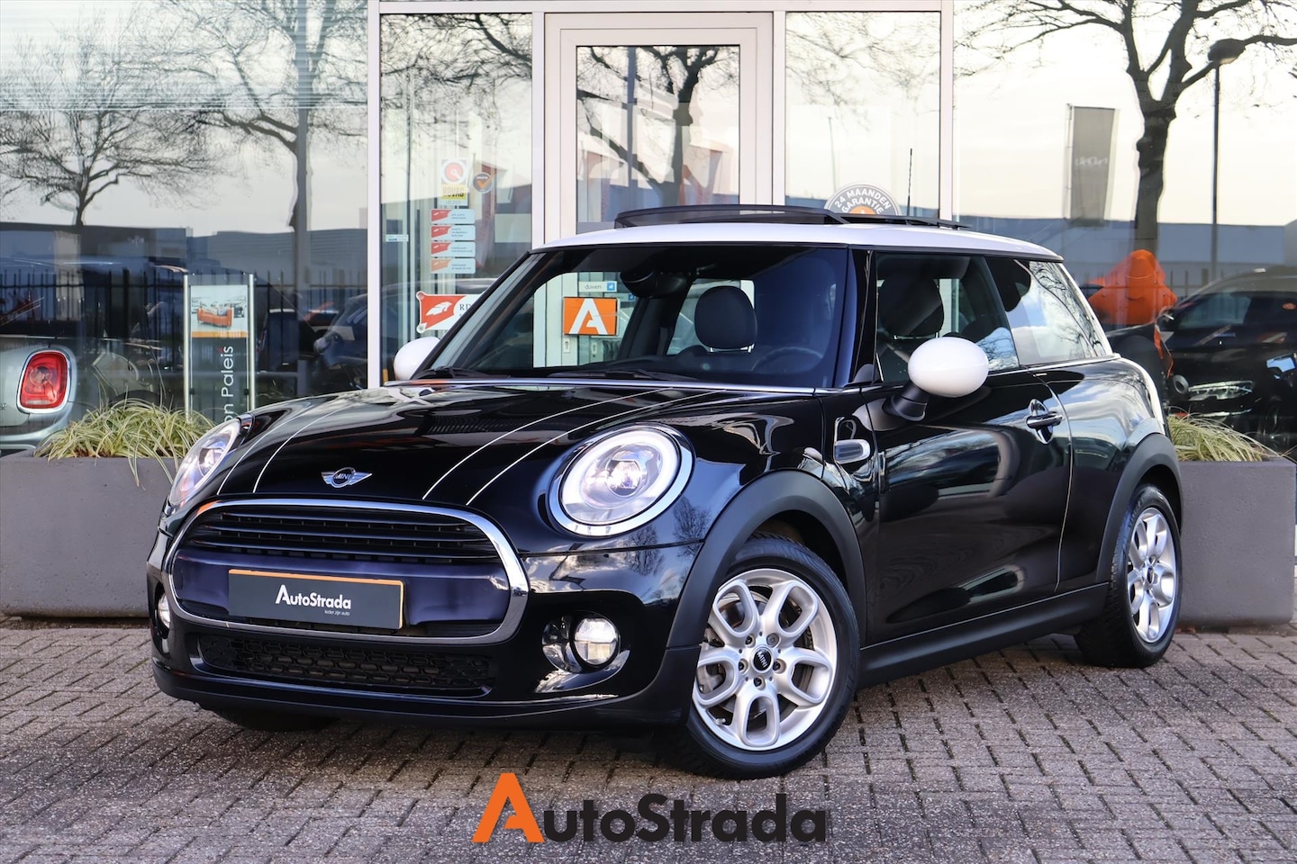 MINI Cooper - Mini 1.5 CHILI AUT | Pano | Stoelverwarming | LED | Cruise | Navi | 1e Eigenaar! - AutoWereld.nl