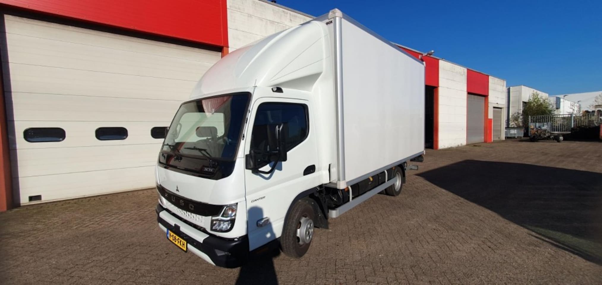 Mitsubishi Canter - 3C15 gesloten laadbak met klep - AutoWereld.nl