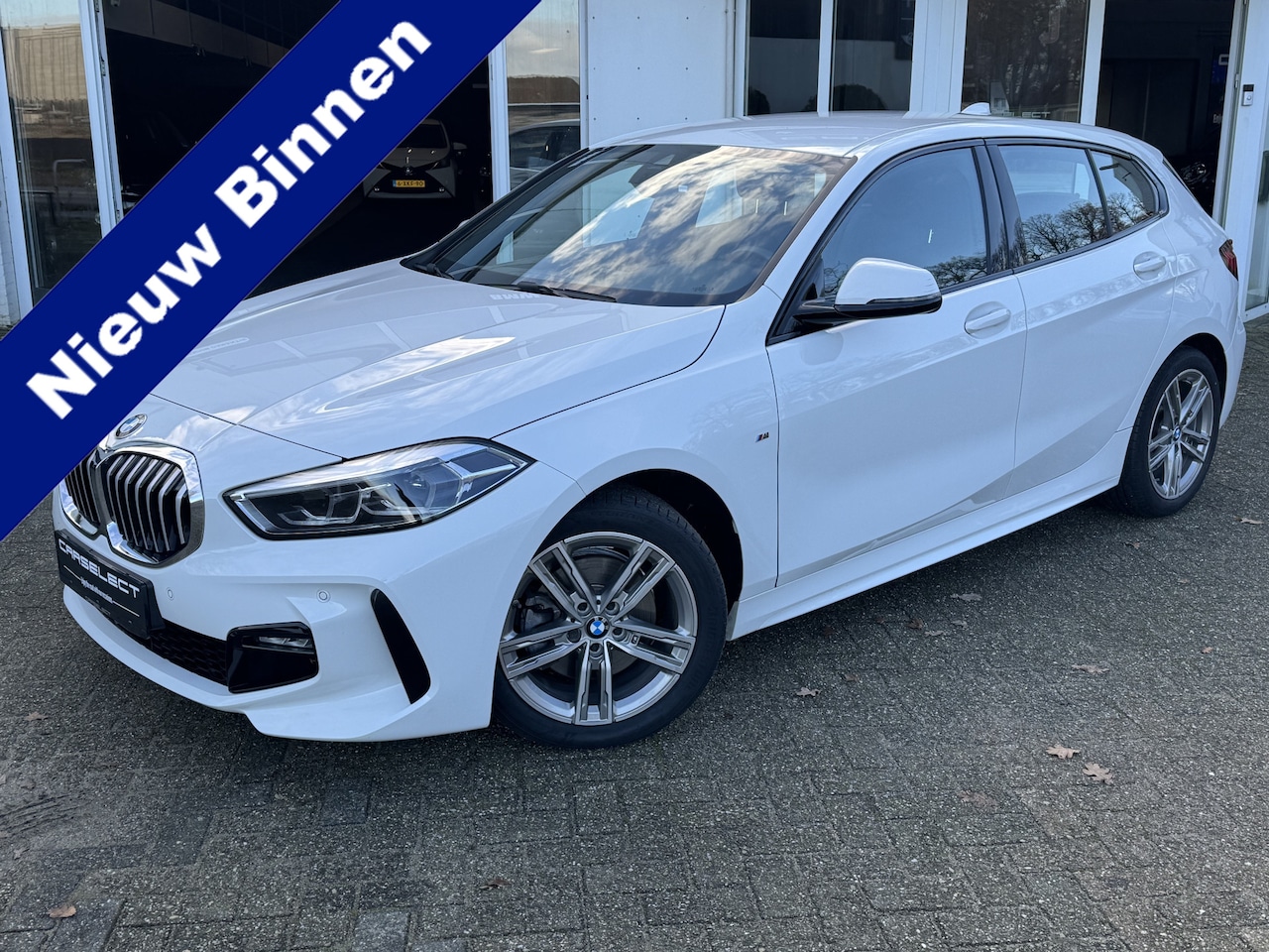 BMW 1-serie - 118i M Sport pakket, Live Cockpit Professional, DAB-tuner, Shadow-line Een proefrit levert - AutoWereld.nl