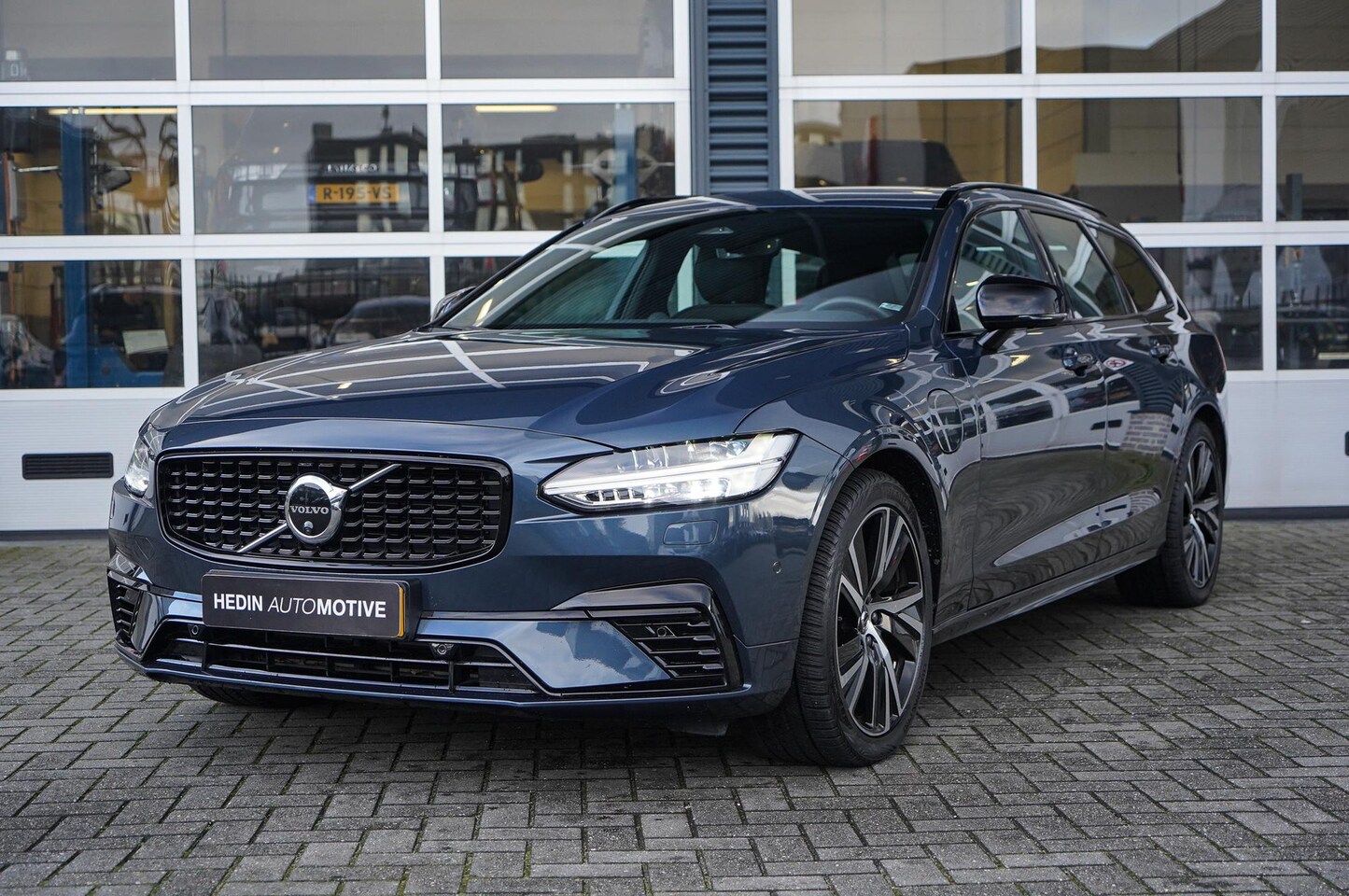 Volvo V90 - 2.0 T6 Recharge AWD Ultimate Bright Bowers & Wilkins audiosysteem | 360 camera | Trekhaak - AutoWereld.nl