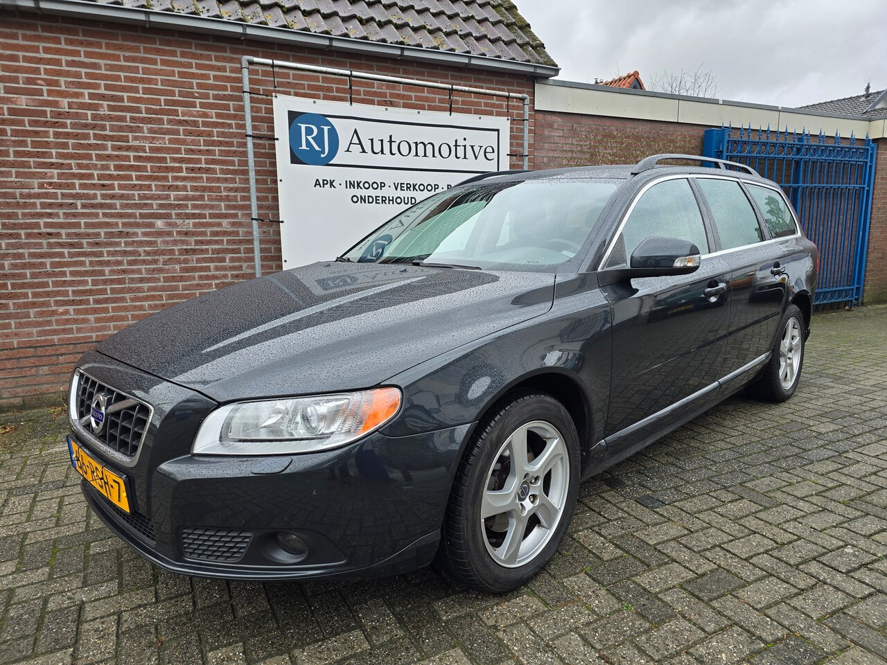 Volvo V70 - 1.6 T4 Lim. Edition APK/NAP/TREKHAAK - AutoWereld.nl