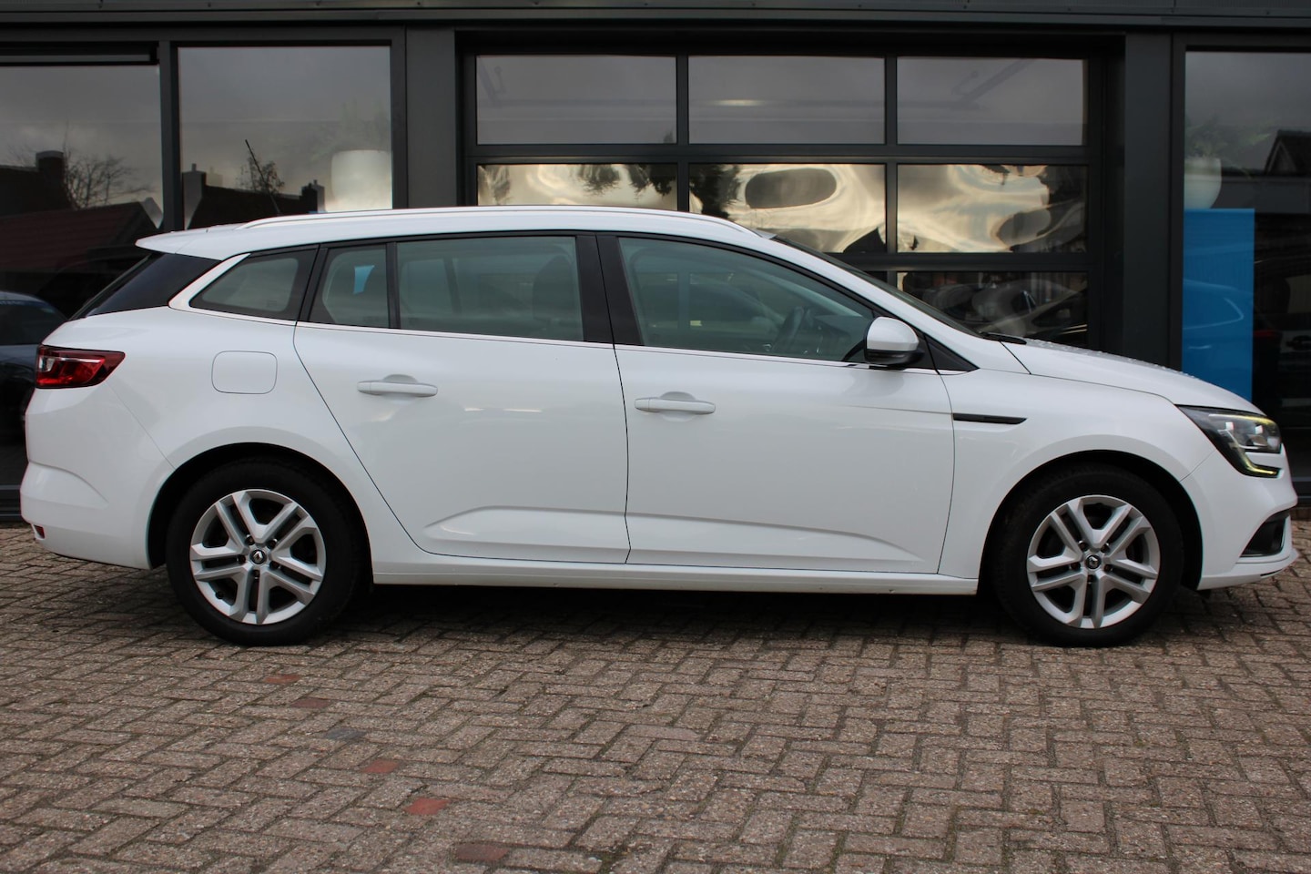 Renault Mégane Estate - 1.2 TCe Zen | KEYLESS | NAVIGATIE | DAB-RADIO | CRUISE | CLIMA | PDC-A | - AutoWereld.nl