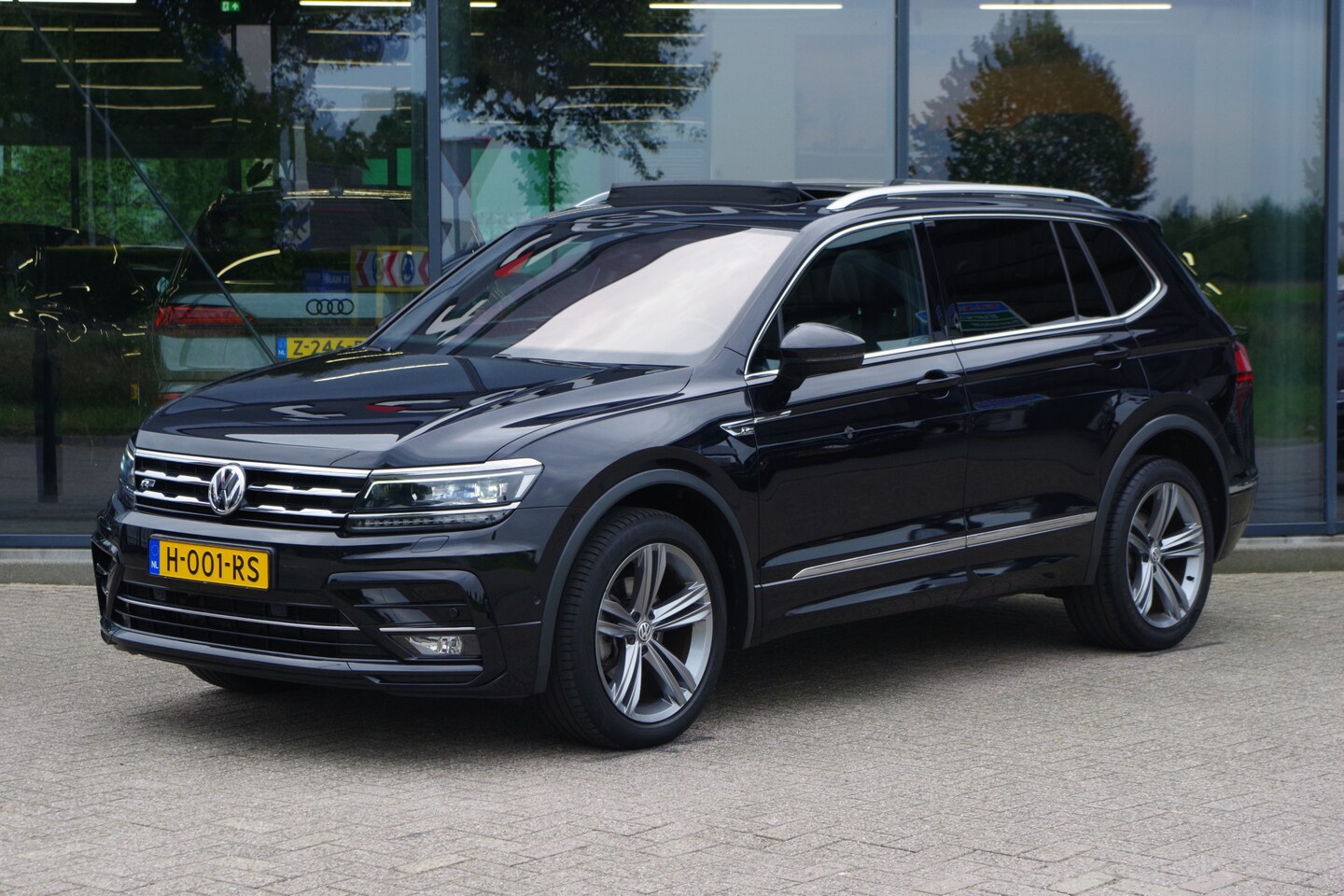 Volkswagen Tiguan Allspace - 1.5 TSI 150 PK Automaat R-Line Highline Business 7p, Panoramadak, Elek. Trekhaak, Camera, - AutoWereld.nl