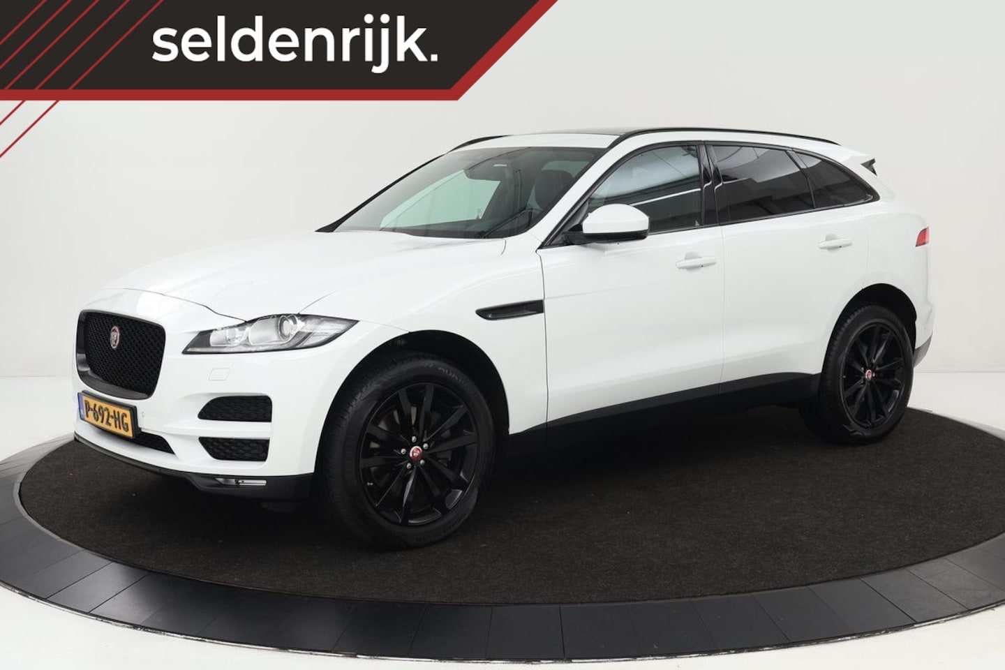 Jaguar F-Pace - 2.0 25t AWD | Panoramadak | Leder | Stoel & stuurverwarming | Trekhaak | Camera | Navigati - AutoWereld.nl