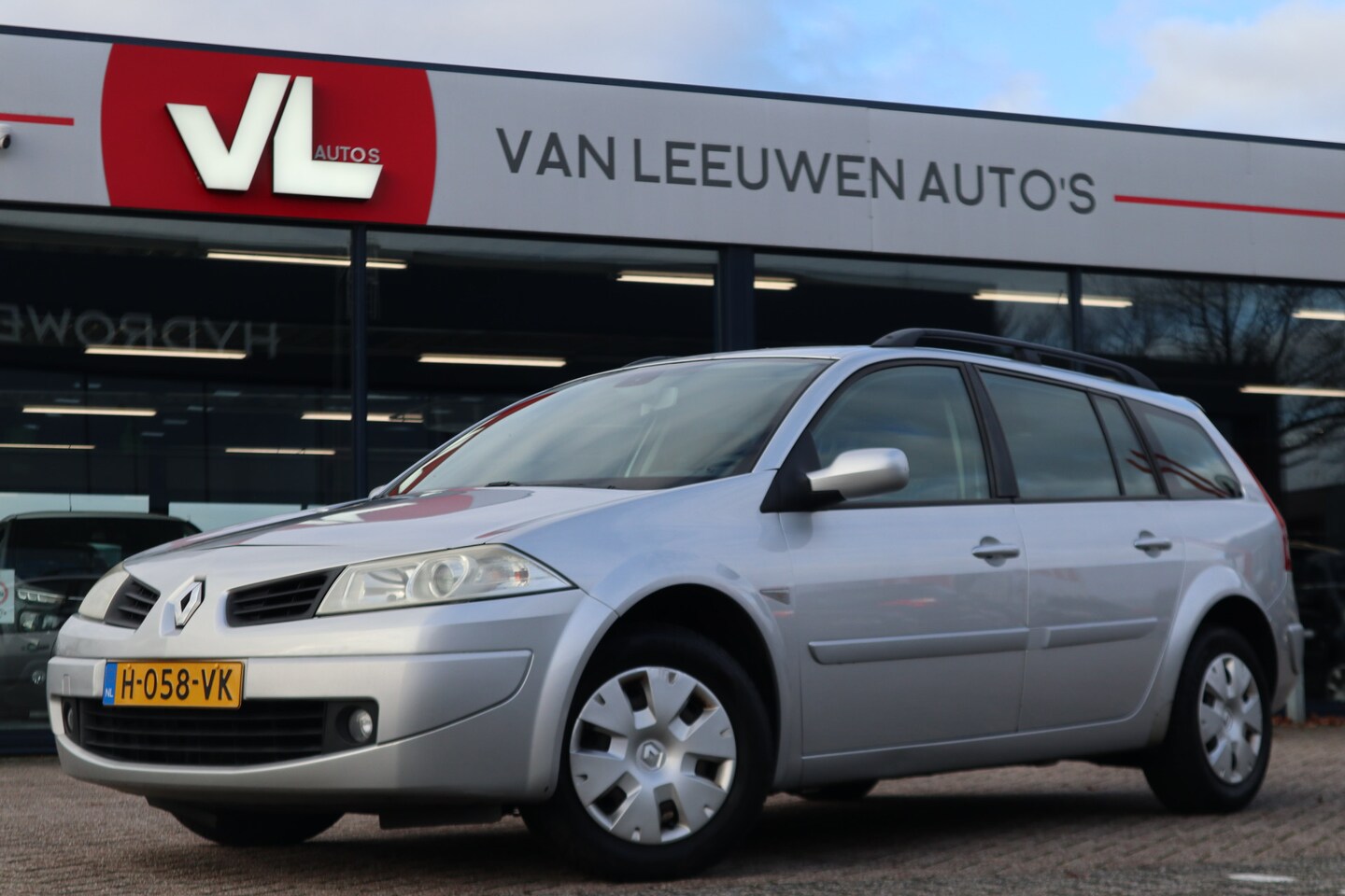 Renault Mégane Grand Tour - 1.6-16V Authentique | Automatische Airco | APK 02-08-2025 | Navi - AutoWereld.nl