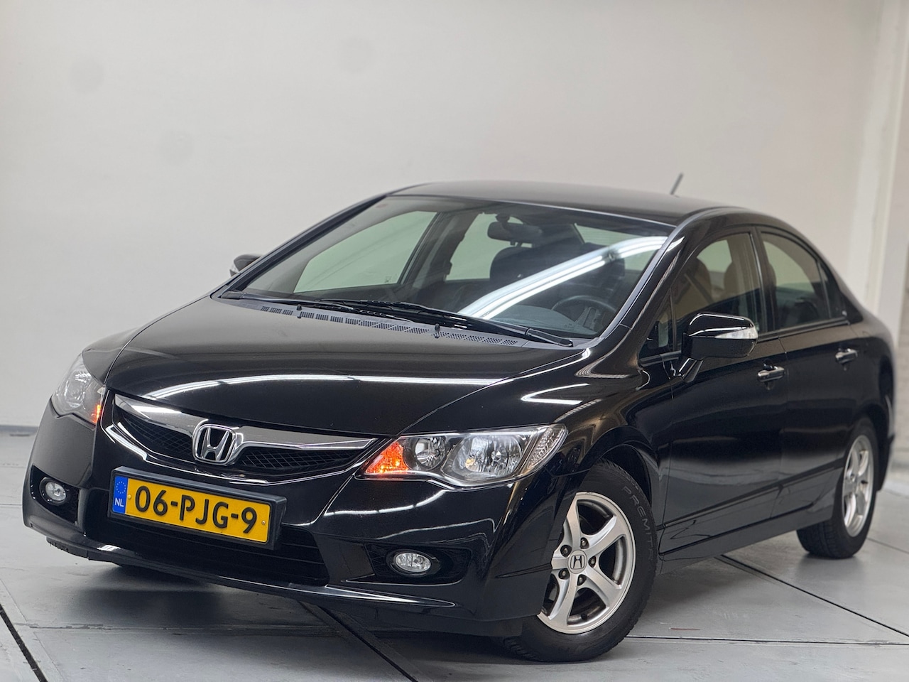 Honda Civic - 1.3 Hybrid Elegance Ecc Lmv Pdc Dealer O.H. - AutoWereld.nl