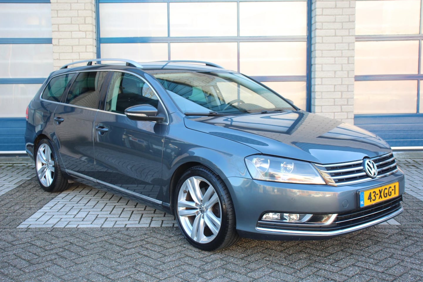 Volkswagen Passat Variant - 1.4 TSI High Executive Line - trekhaak - leder - aux - clima - lm velgen - AutoWereld.nl