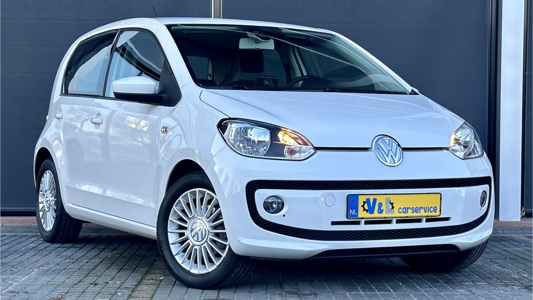 Volkswagen Up! - 1.0 high up! BlueMotion Airco / PDC / Cruis / Licht metaal - AutoWereld.nl