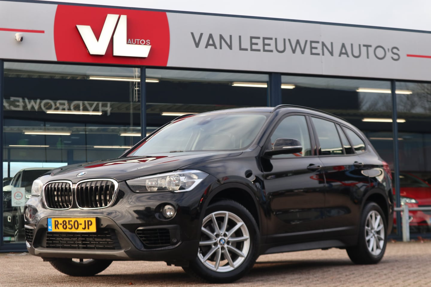 BMW X1 - sDrive18i High Executive | Cruise | Trekhaak | Stoelverwarming - AutoWereld.nl