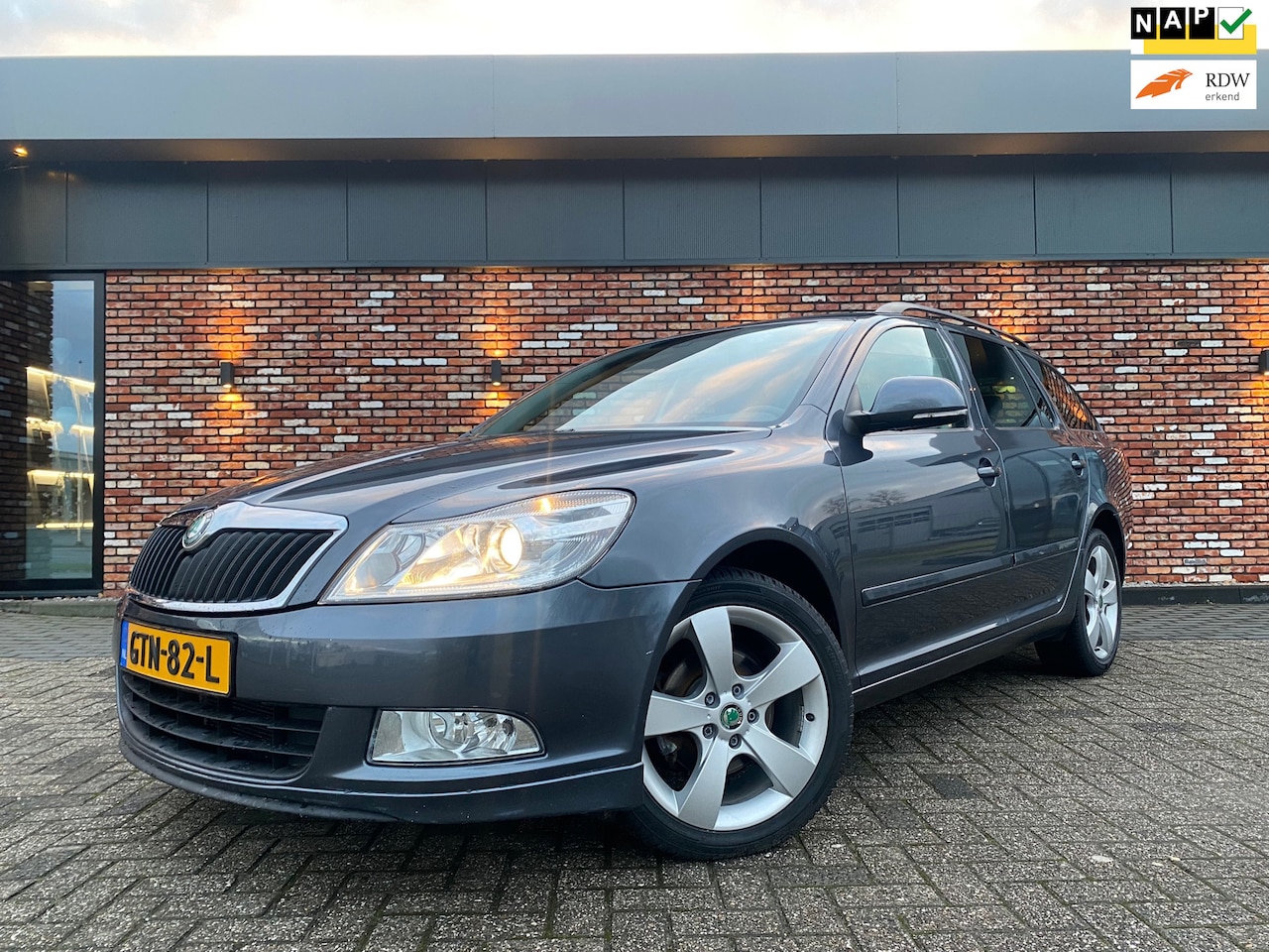 Skoda Octavia Combi - 1.4 TSI Sport Cruise Stoelverw Afn Trekhaak 17inch! - AutoWereld.nl