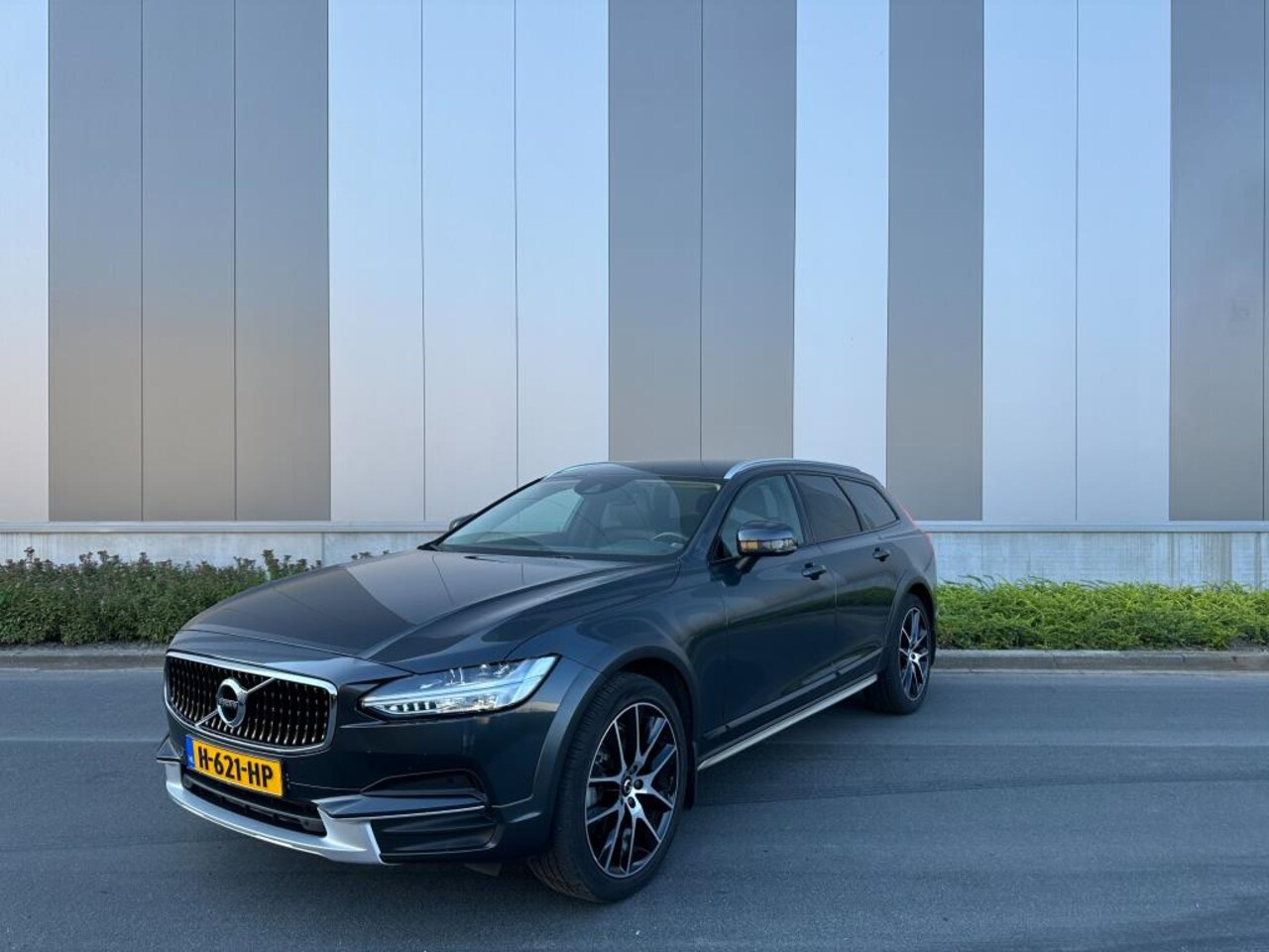 Volvo V90 Cross Country - 2.0 T5 AWD Pro 1e eigenaar / NAP / Leer > - AutoWereld.nl