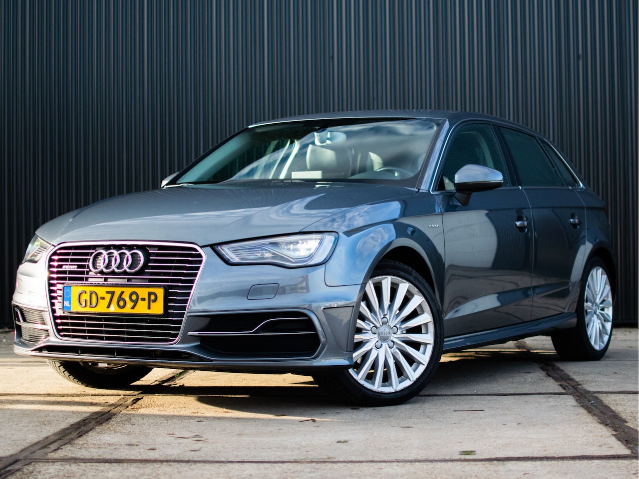 Audi A3 Sportback - 1.4 e-tron PHEV Ambition Pro Line plus | Leder | Keyless |  LED | Stoelverwarming | - AutoWereld.nl