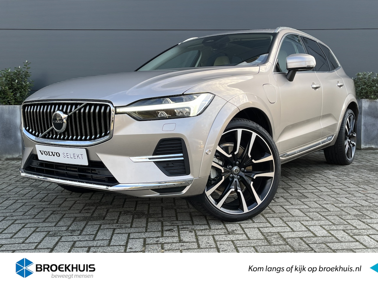 Volvo XC60 - 2.0 Recharge T8 AWD Ultimate Bright | HU-Display | Massage | 22" | Harman/Kardon | Trekhaa - AutoWereld.nl