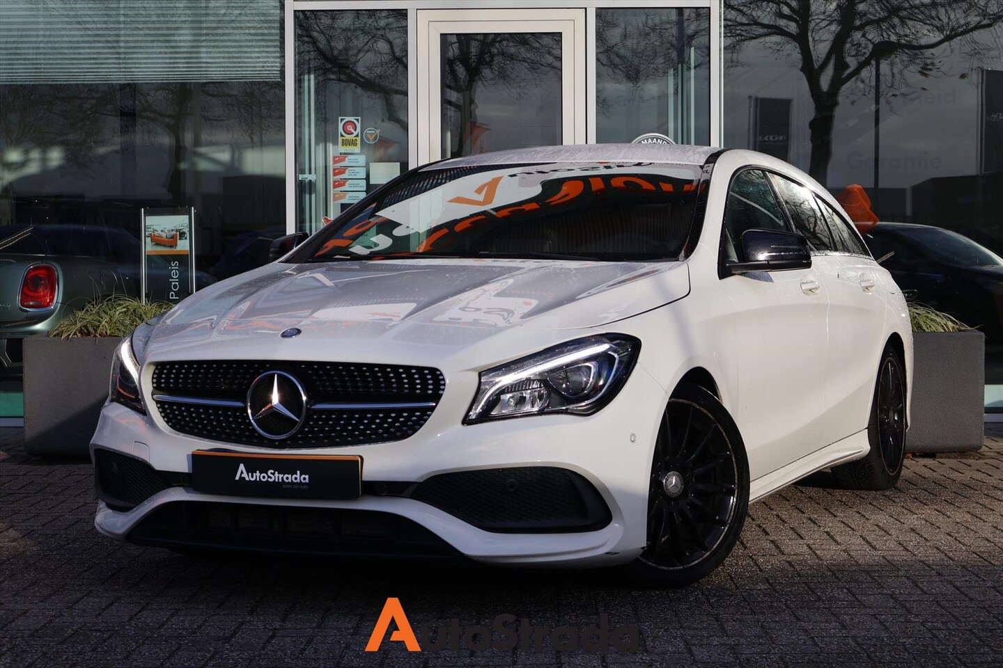 Mercedes-Benz CLA-klasse Shooting Brake - 180 AMG-LINE I Navi I LED I Night Pakket I Parkeersensoren - AutoWereld.nl