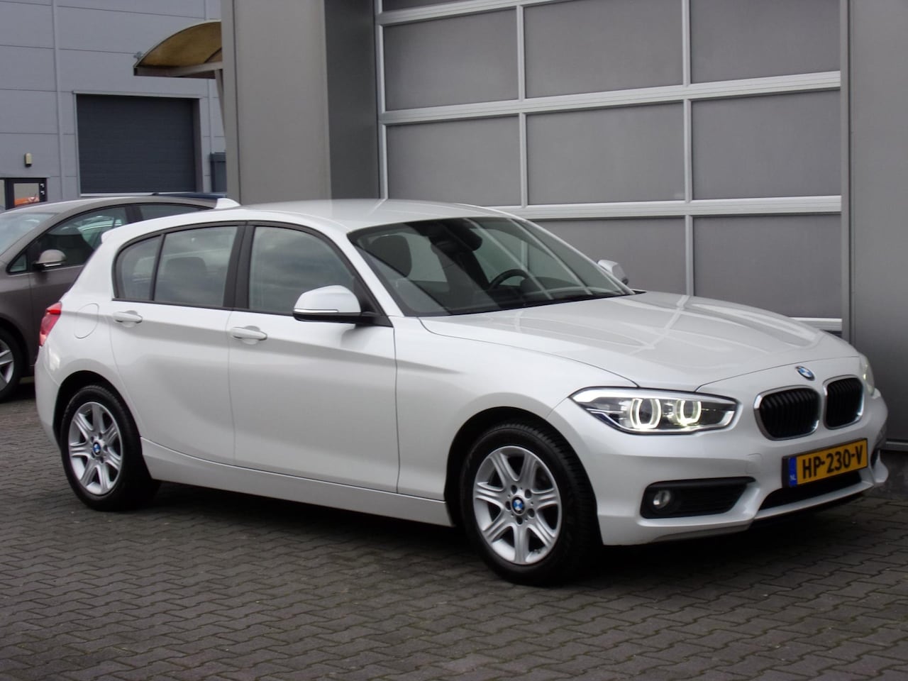 BMW 1-serie - 116i Essential Groot Navi/Clima/Cruise/PDC!! - AutoWereld.nl