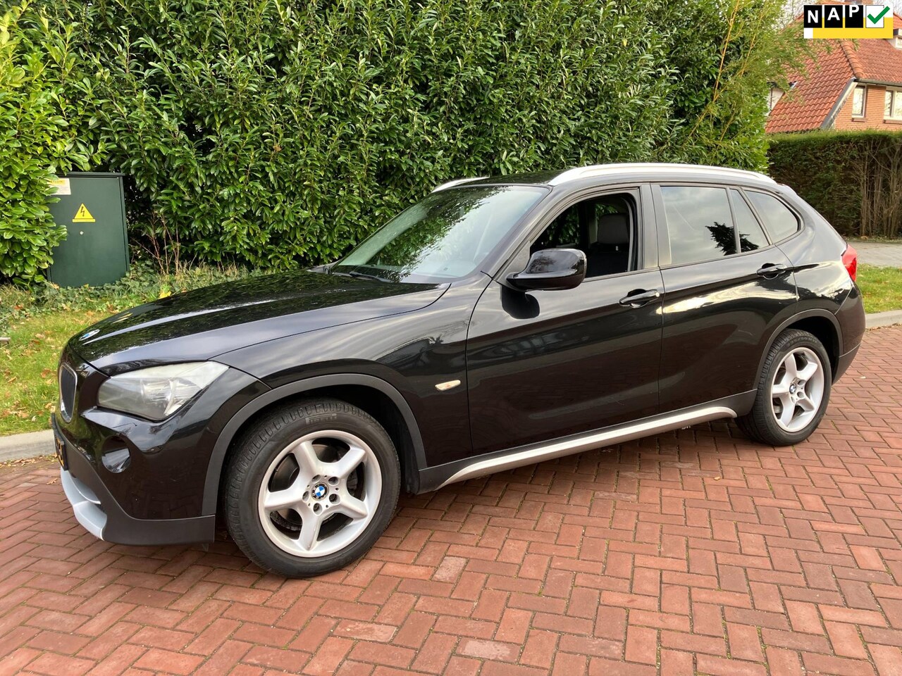 BMW X1 - SDrive18i Executive nette auto rijd goed met navi en sportstoelen - AutoWereld.nl