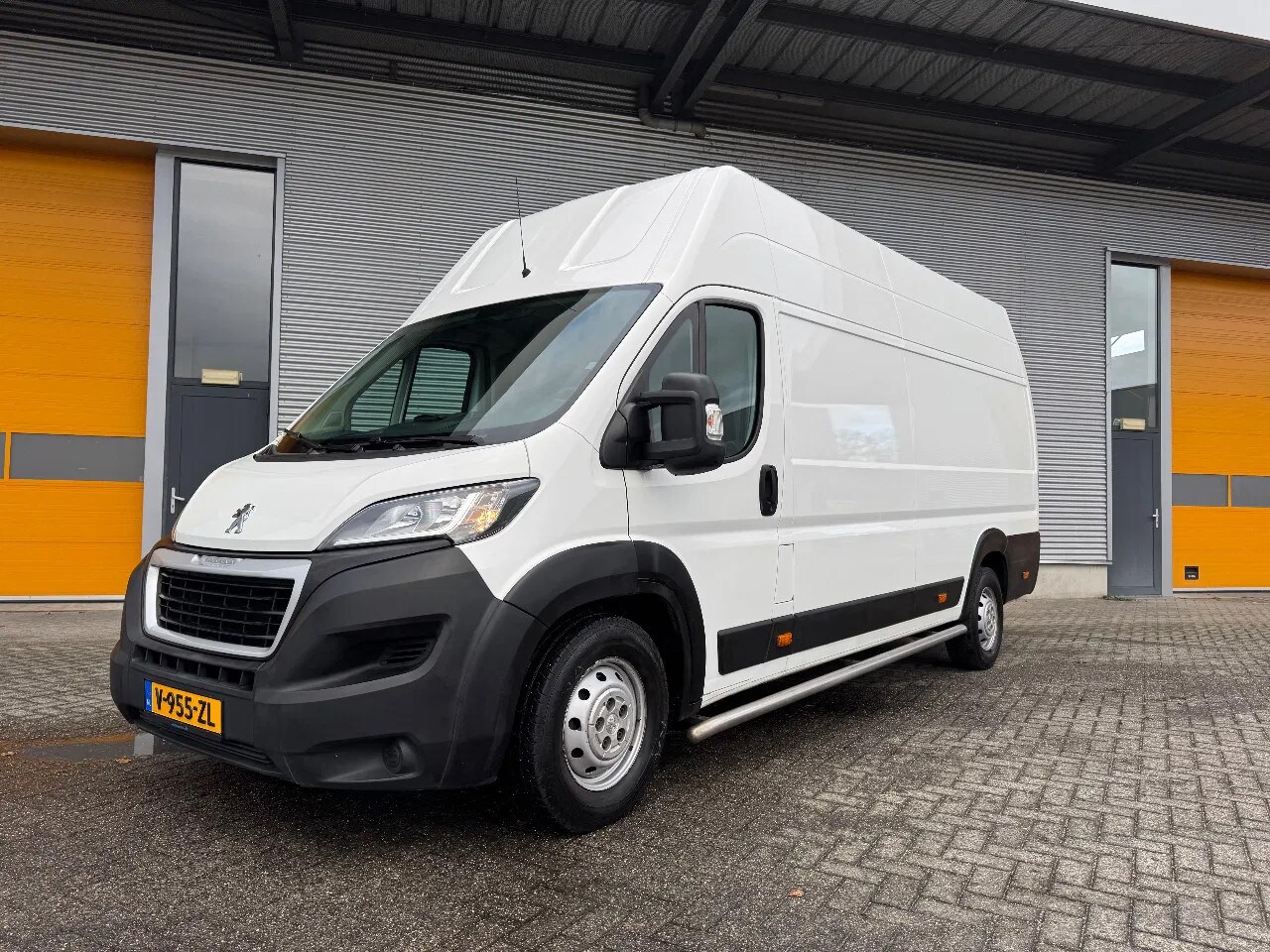 Peugeot Boxer - 435 2.0 BlueHDI L4H3 Premium 435 2.0 BlueHDI 120kW L4H3 Premium, Navi, Camera - AutoWereld.nl