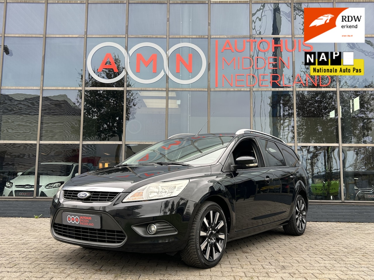 Ford Focus - 1.6 Black Magic Airco,LMV17”,101PK,Elektra pakket - AutoWereld.nl