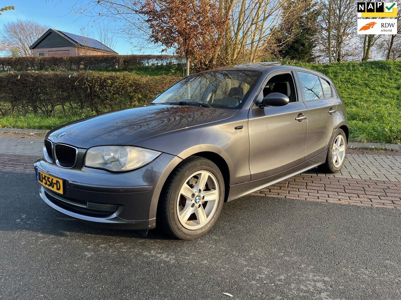 BMW 1-serie - 120d Executive 120d Executive , Navi, Schuifdak, pdc - AutoWereld.nl