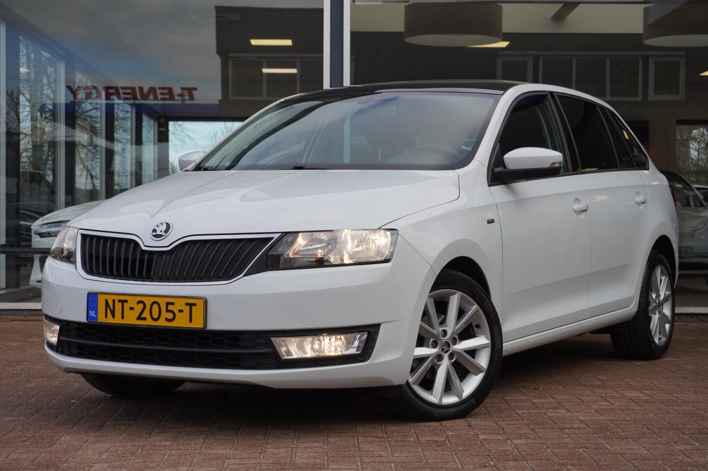 Skoda Rapid Spaceback - 1.2 TSI Greentech Drive | Automaat | Panodak | Trekhaak | Airco | Vol opties | Dealerauto - AutoWereld.nl