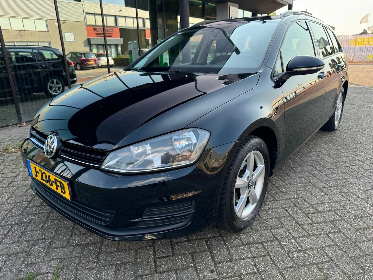 Volkswagen Golf Variant - 1.2 TSI Trendline / Airco / Trekhaak / PDC - AutoWereld.nl