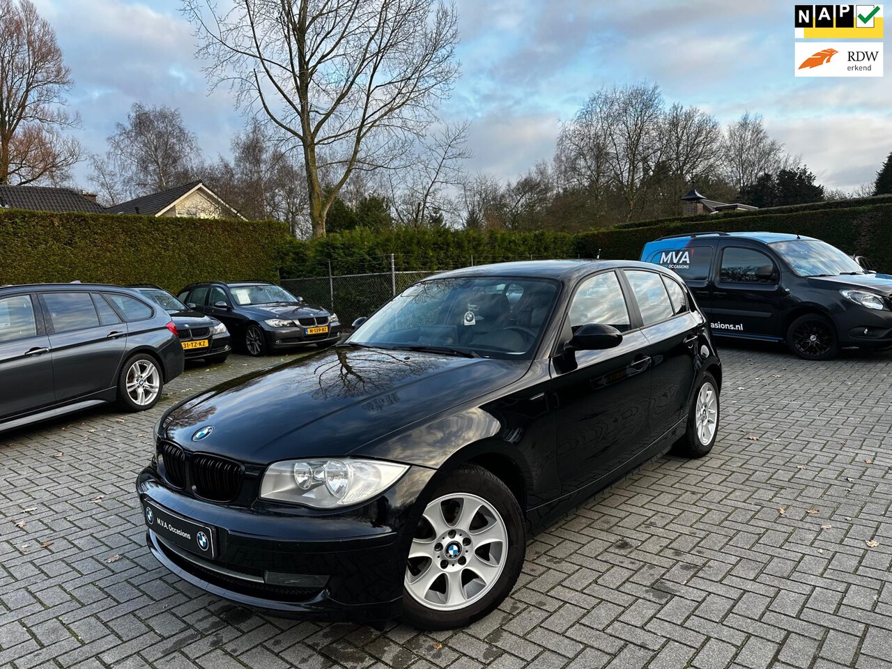 BMW 1-serie - 116i Introduction|Nwe Ketting|Carplay|Leder|Airco.. - AutoWereld.nl