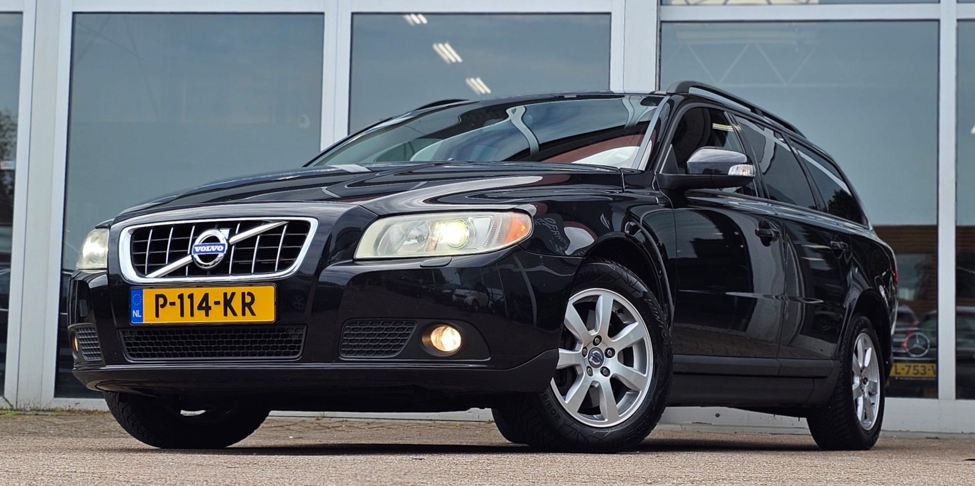 Volvo V70 - 2.4D D5 Kinetic Automaat - AutoWereld.nl