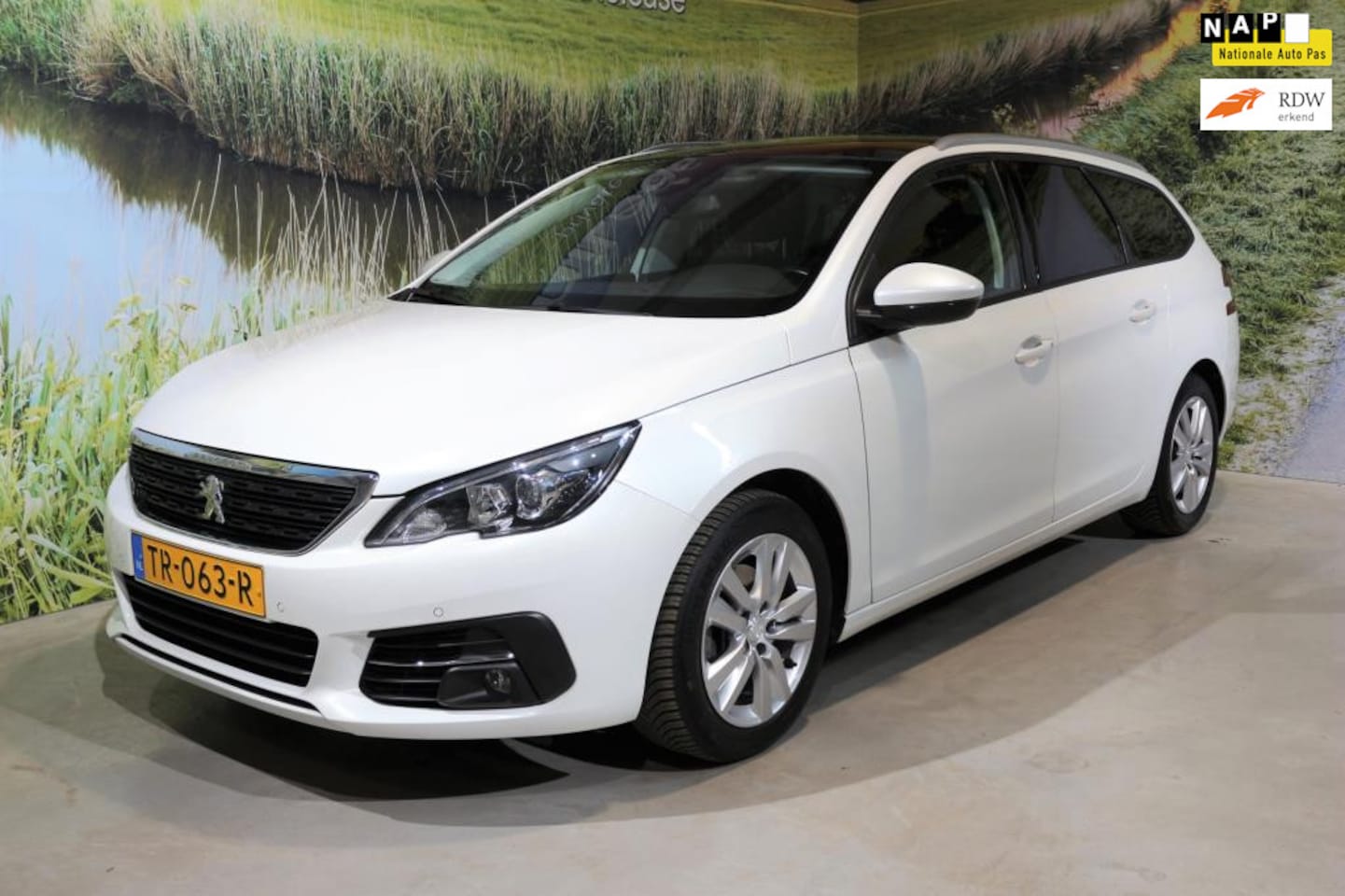 Peugeot 308 SW - 1.2 PureTech Executive | D. riem VV! - AutoWereld.nl