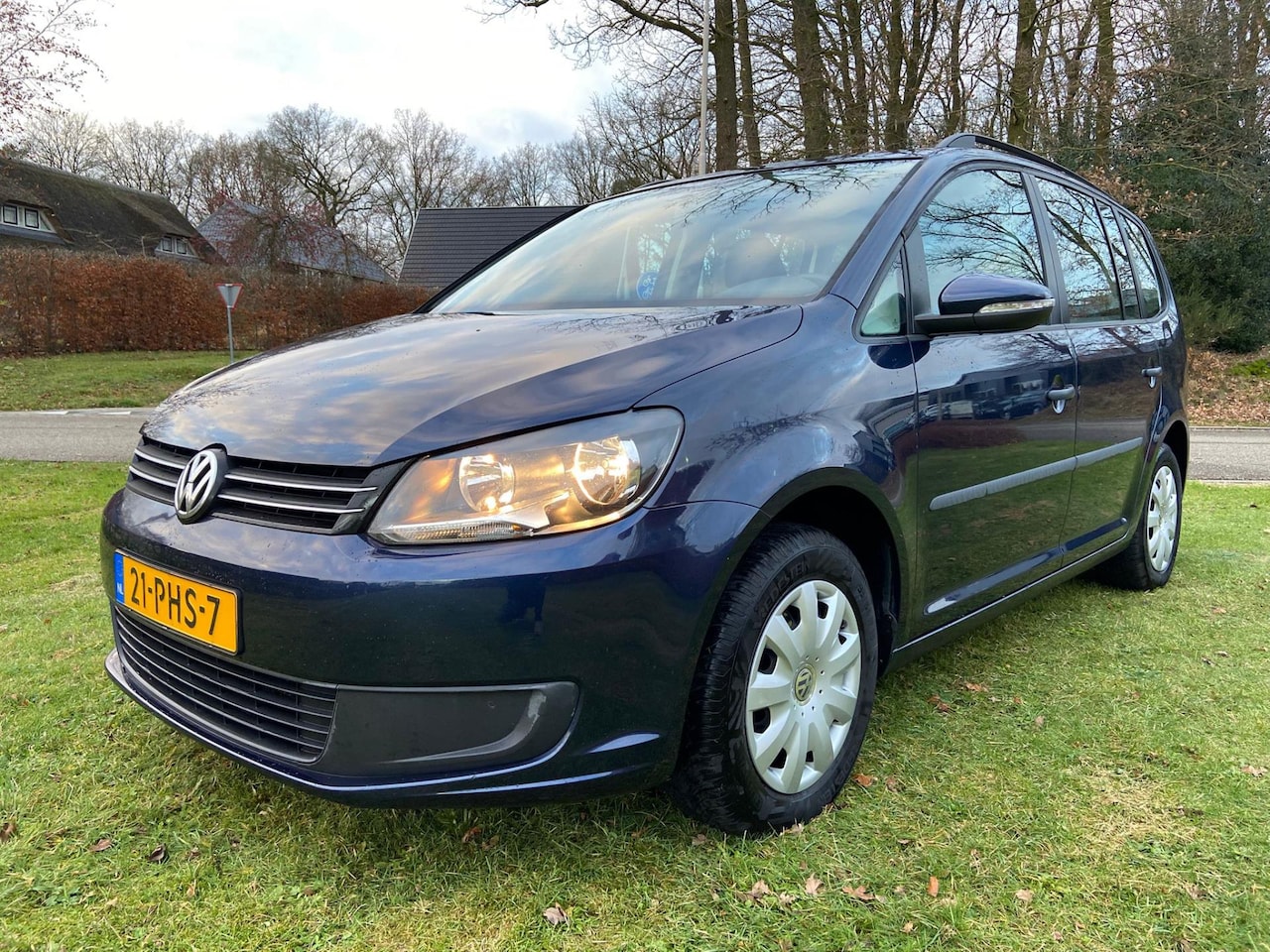 Volkswagen Touran - 1.2 TSI Trendline Bluemotion 7p. 1.2 TSI Trendline Bluemotion 7p. BJ`2011, 1e eigenaar - AutoWereld.nl