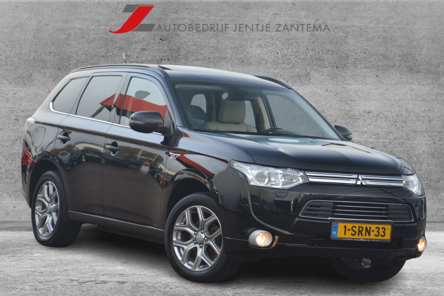 Mitsubishi Outlander - 2.0 PHEV Instyle+ | Navigatie | Leer | Camera | Clima | NL auto!! | - AutoWereld.nl