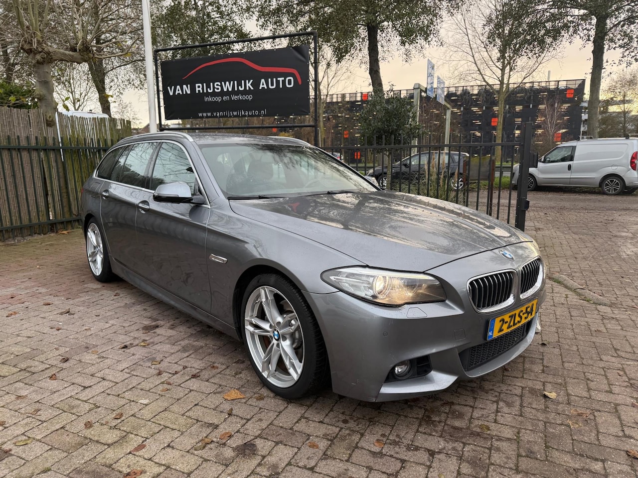 BMW 5-serie Touring - 520i Exe M-Sport Xenon Nav Dealer Ond Pdc - AutoWereld.nl