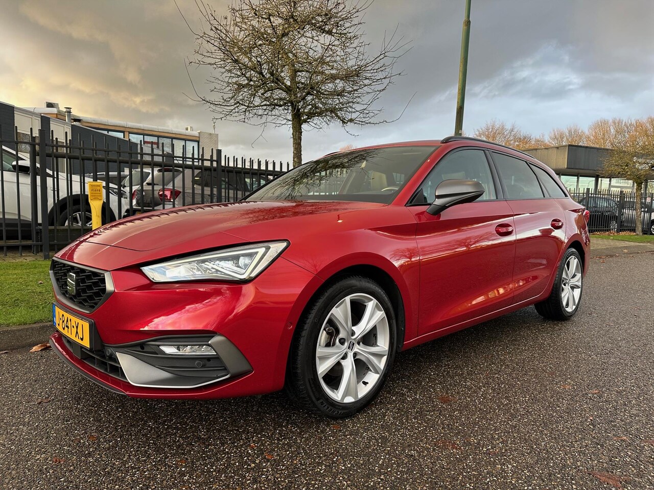 Seat Leon Sportstourer - 1.5 eTSI 150pk DSG-7 FR Launch Edition Clima Navi Digital Dash - AutoWereld.nl