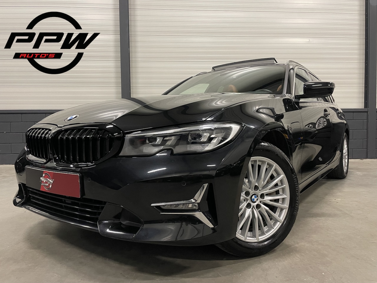 BMW 3-serie Touring - 330e High Exe 89DKM!/PANO/LEER-SPORT/SFEER/LED/CARPLAY/STANDKACHEL/DAB/PRIVACY/DONKERE HEM - AutoWereld.nl