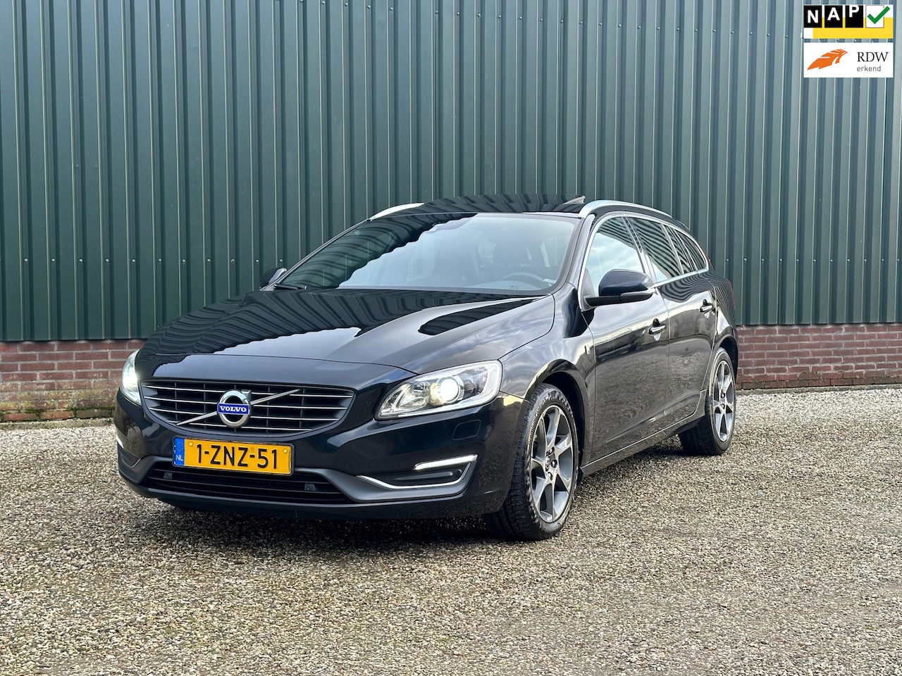 Volvo V60 - 2.0 D4 Ocean Race Automaat/Schuifdak/Trekh/Camera - AutoWereld.nl