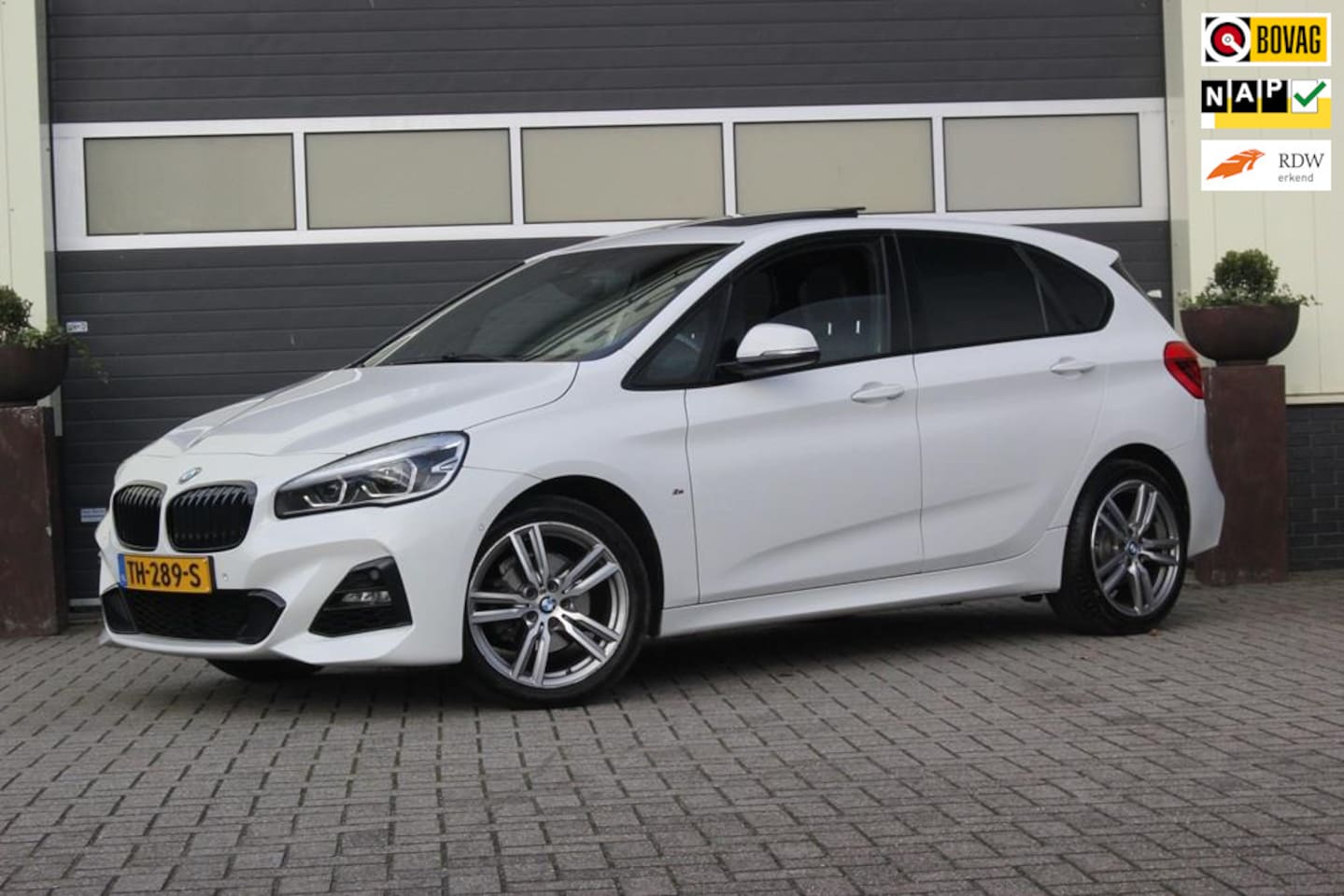 BMW 2-serie Active Tourer - 218i High Executive M Sport | Panoramadak | - AutoWereld.nl