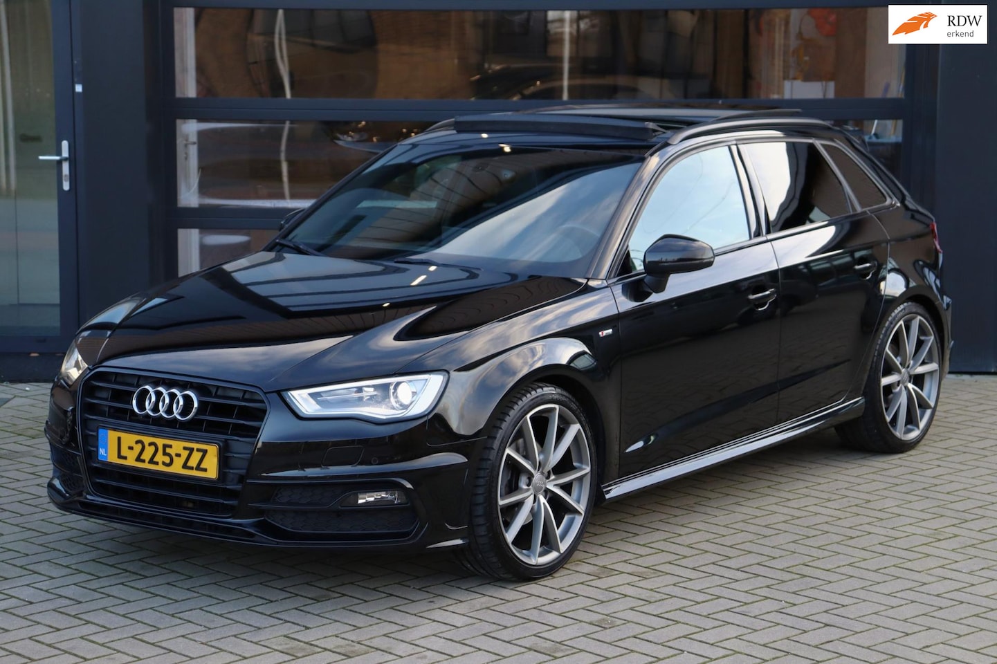 Audi A3 Sportback - 1.4 TFSI CoD Ambition Pro Line S | 3x S-Line | Pano | Drive Select | Navi | Stoelverwarmin - AutoWereld.nl