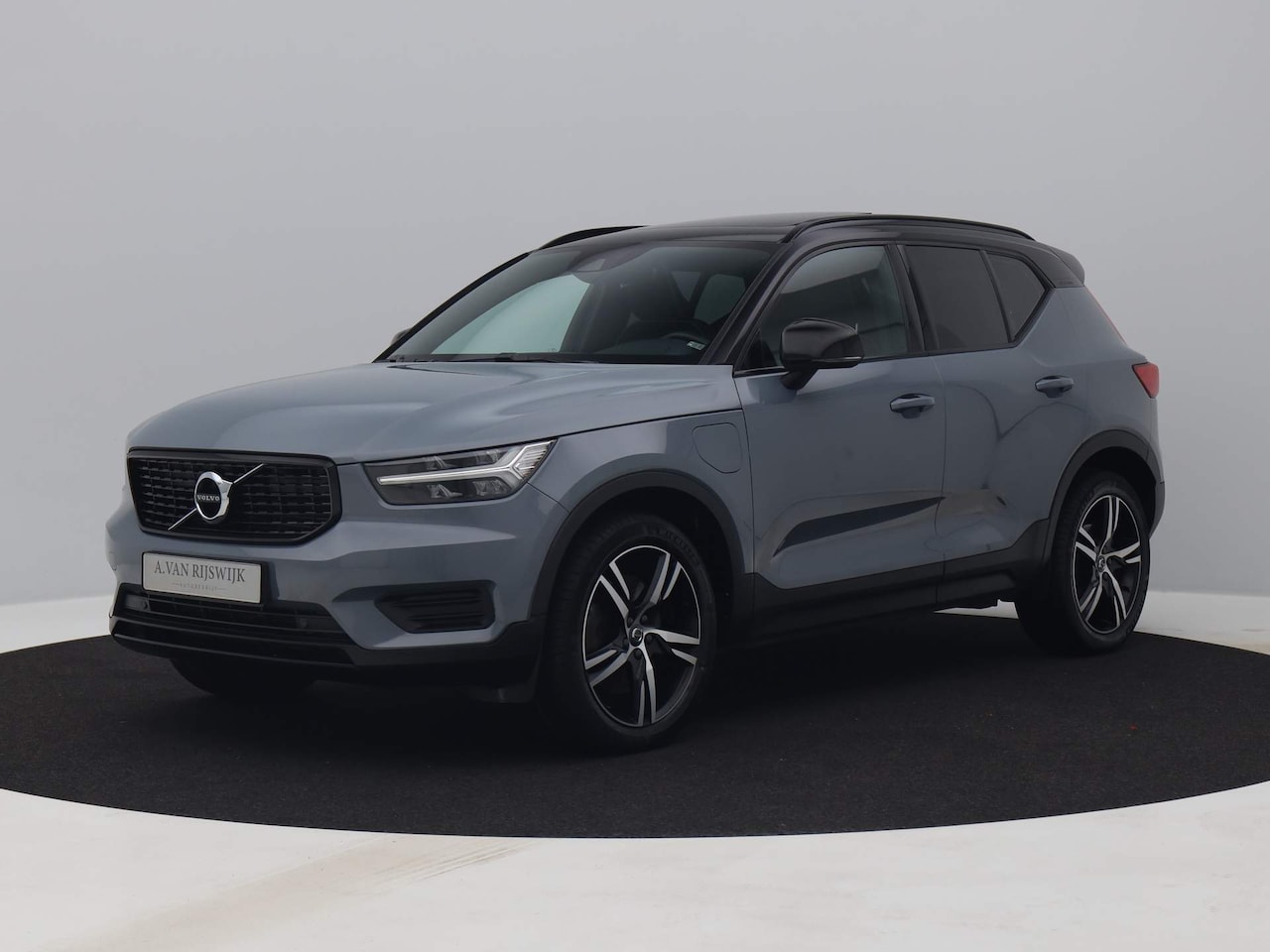 Volvo XC40 - 1.5 T5 Recharge R-Design | PANO | KEYLESS - AutoWereld.nl