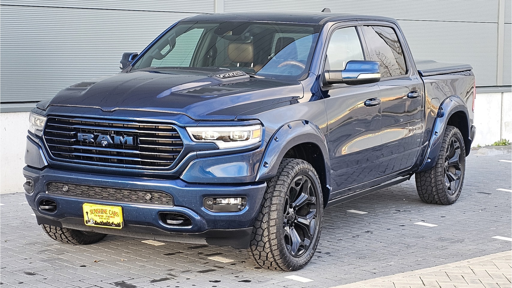 Dodge Ram 1500 - LONGHORN/SPORT 4X4 CREW CAB. 5,7LTR V8 AUT. NIGHT EDITION - AutoWereld.nl