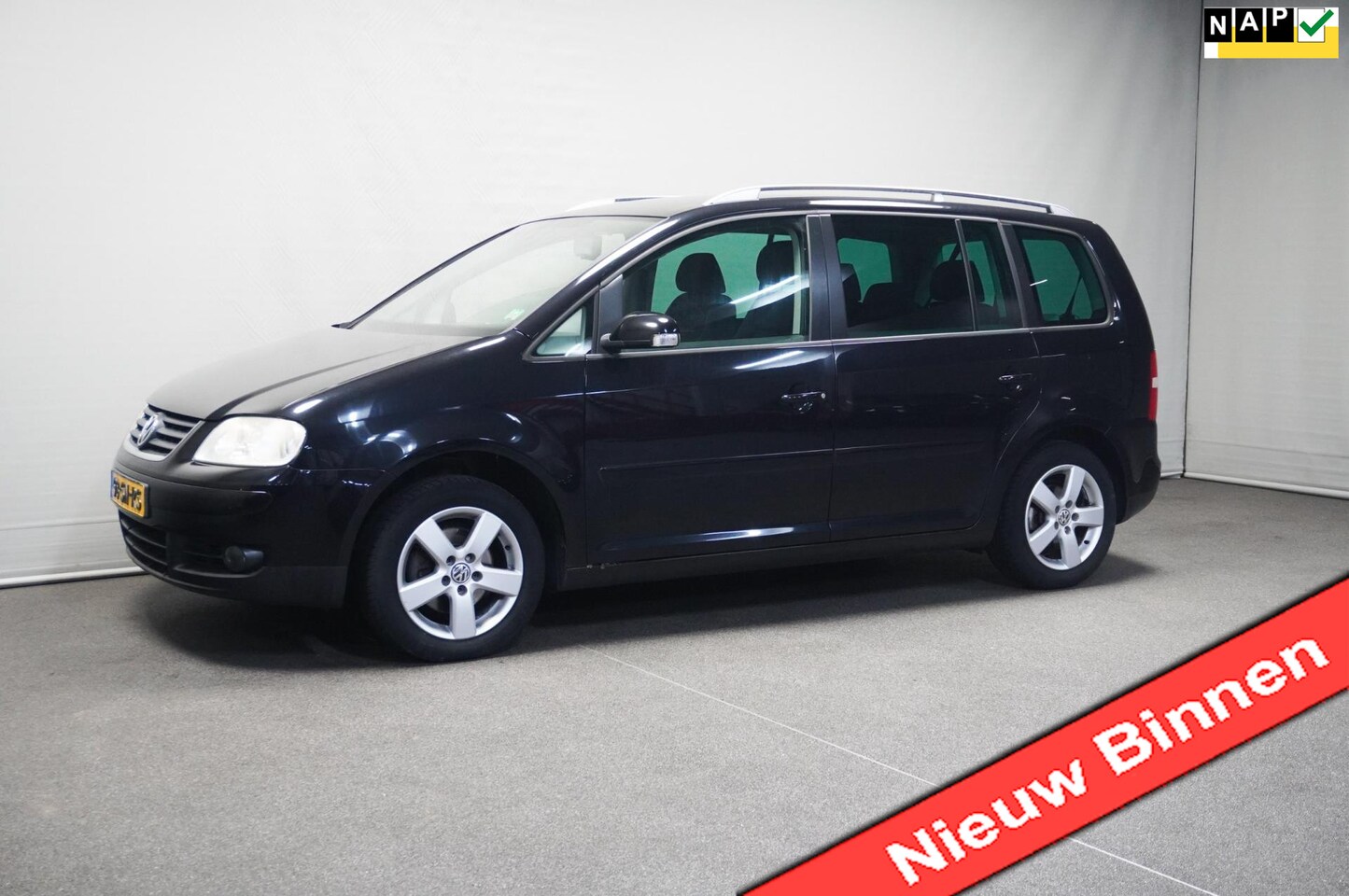 Volkswagen Touran - 1.9 TDI Highline 7 Personen - AutoWereld.nl