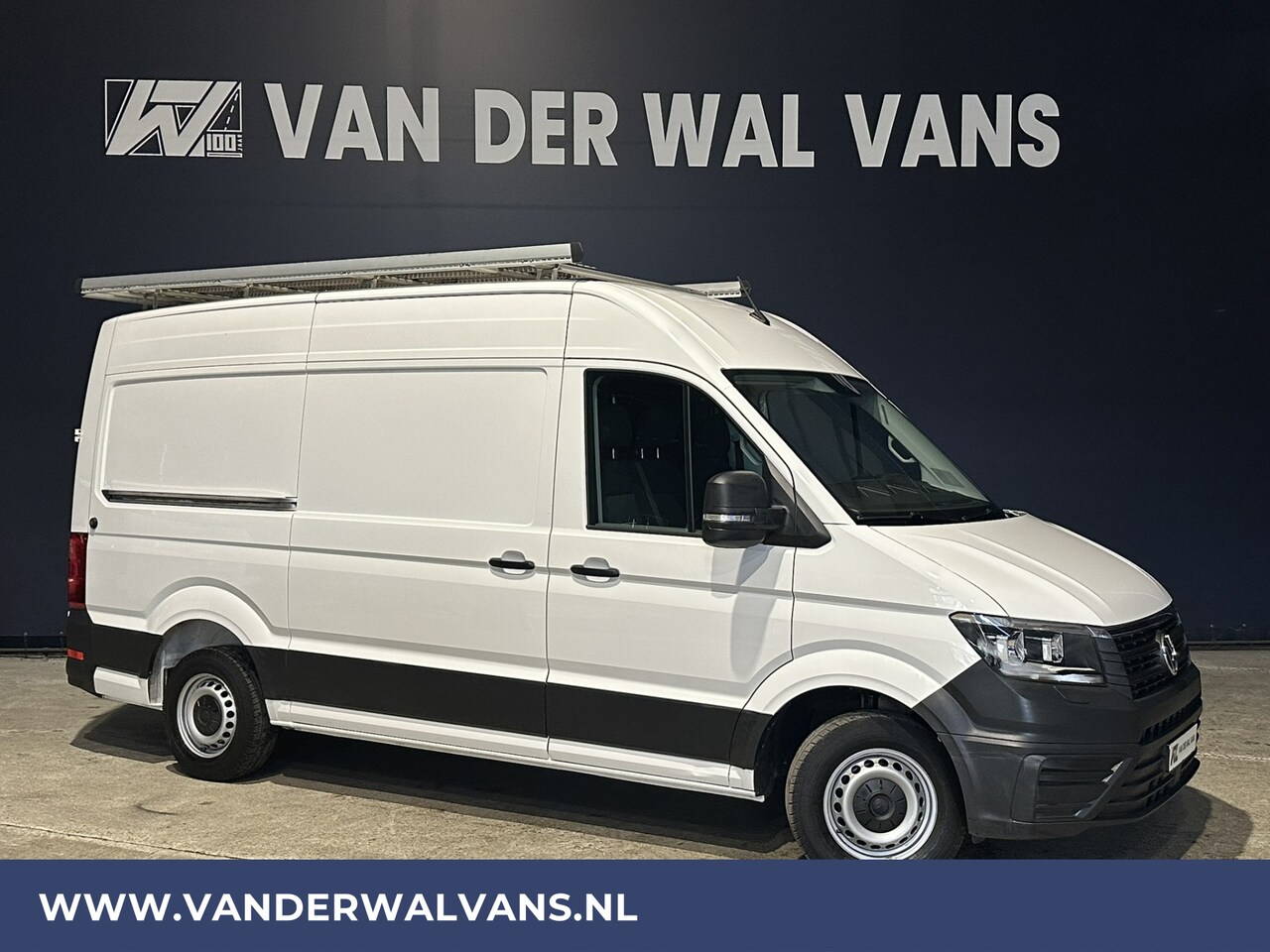 Volkswagen Crafter - 2.0 TDI 141pk L3H3 L2H2 Euro6 Airco | Imperiaal | Camera | Navigatie | Apple Carplay | 300 - AutoWereld.nl