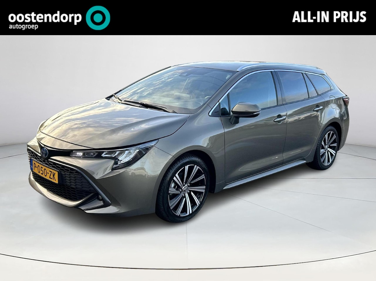 Toyota Corolla Touring Sports - 1.8 Hybrid Dynamic **NAVIGATIE/ STOELVERWARMING/ DRAADLOZE TELEFOONOPLADER** - AutoWereld.nl