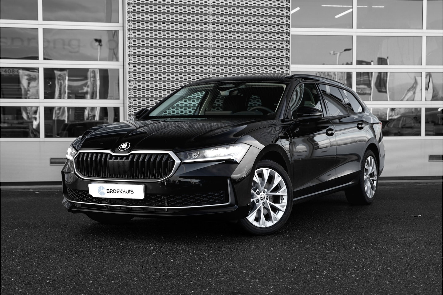 Skoda Superb Combi - 1.5 TSI iV First Edition | Trekhaak | Adaptive Cruise | Eelctrische Kofferklep - AutoWereld.nl