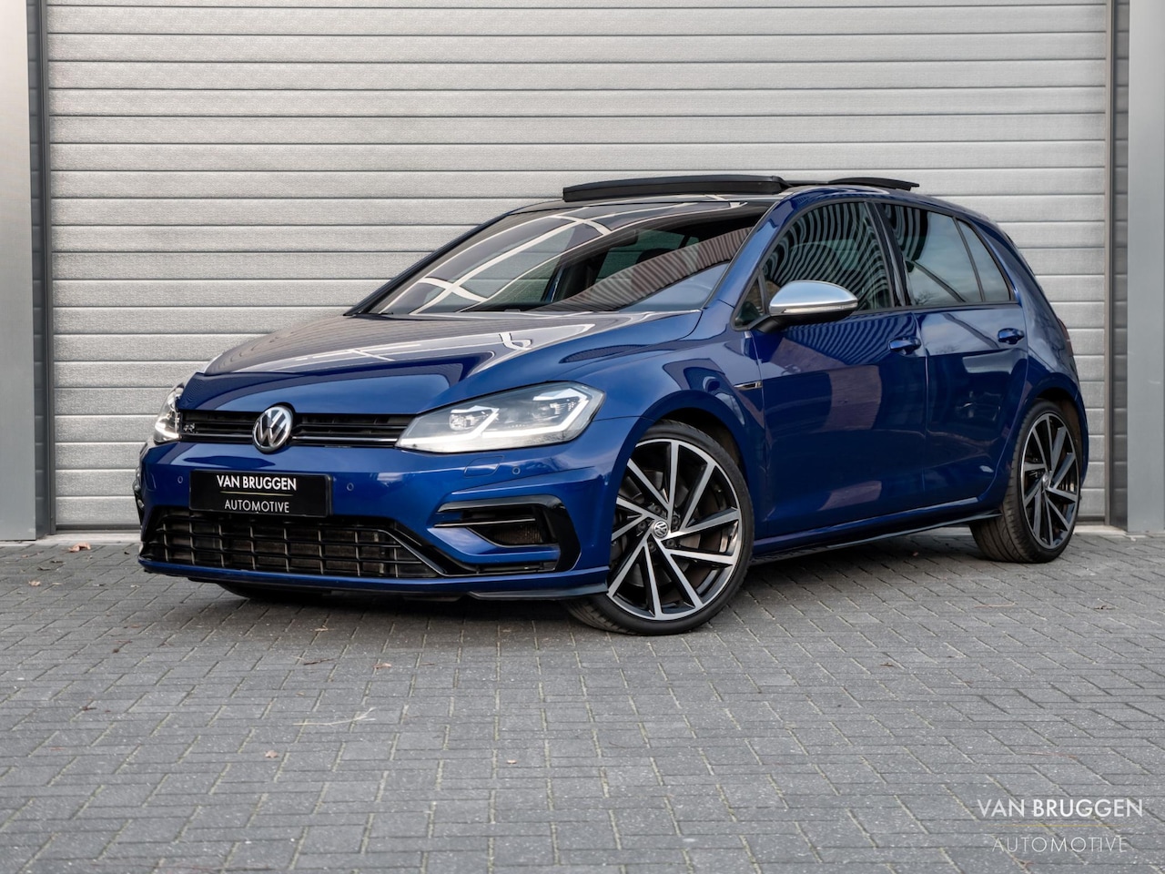 Volkswagen Golf - 2.0 TSI 4Motion R Pano Dyn Leer 19" DCC - AutoWereld.nl