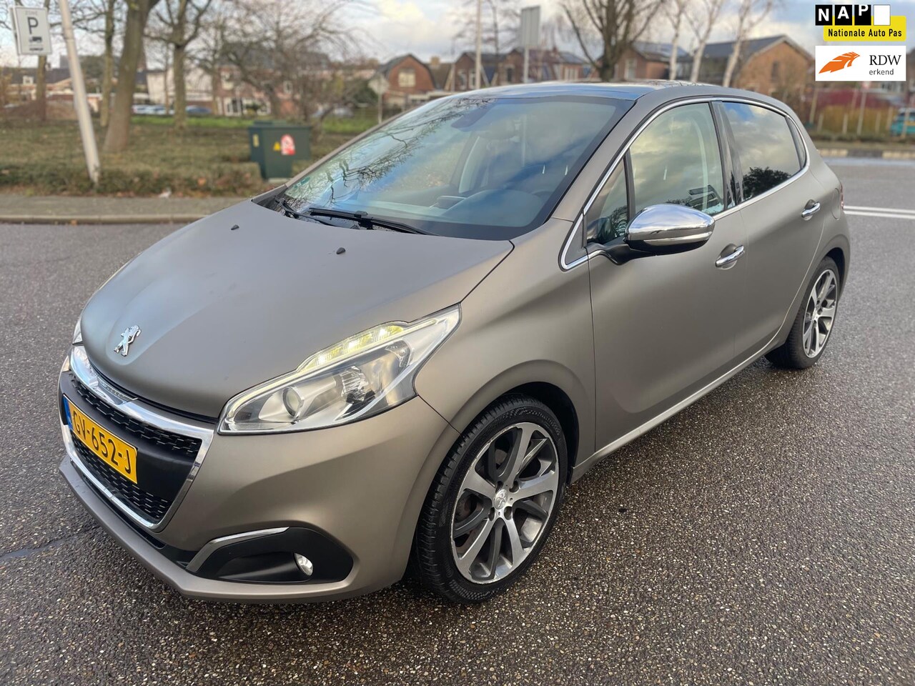 Peugeot 208 - 1.2 PureTech Première 110PK / pano / navi / cruise.control / airco / pdc / camera / lmv / - AutoWereld.nl